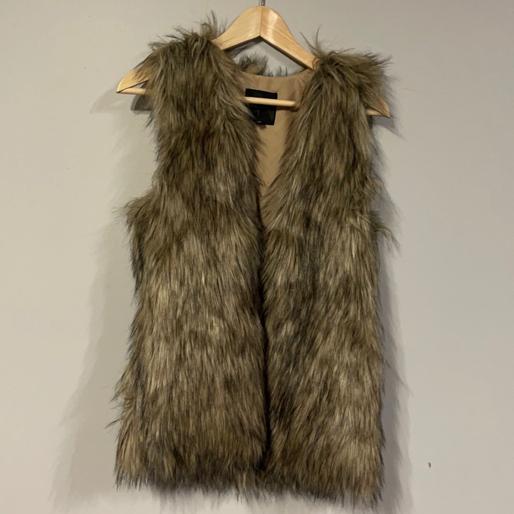 Dynamite faux fur vest size xsm/sm